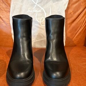 Nine West Sleek Black Leather Ankle Boots